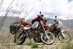 Путешествовать по Монголиии на мотоцикле одному опасно, поэтому была организована экспедиция из пяти человек на четырёх мотоциклах.